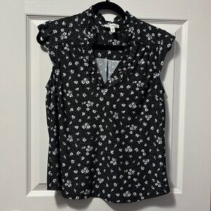 Women's Blouse Small-Medium Black White Floral Business Casual Office V-Neck